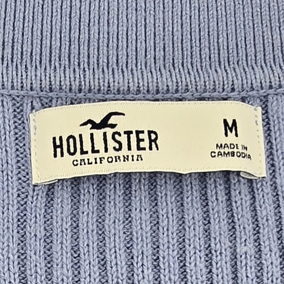 Hollister Blue Ribbed Button FronHollister Women's V-Neck Ribbed Sweater in Blue - Picture 2 of 6